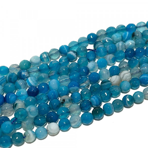 6 mm. Perles agate naturelle teintée bleue à facettes. Fil d'environ 58-60 perles