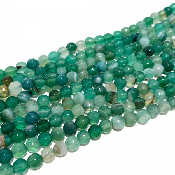 6 mm. Perles agate teintées vert à facettes. Fils d'environ 60-63 perles