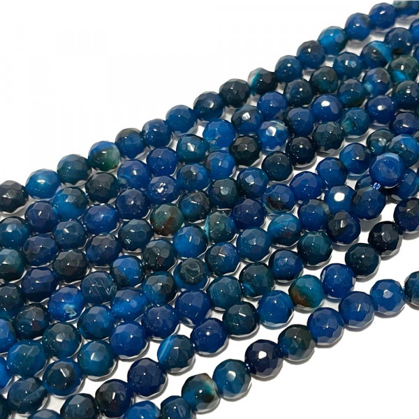 6 mm. Perles agate à facettes teinté bleu foncé. Fil de 60-63 perles. Teintée