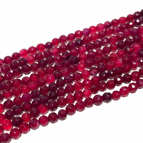 4 mm. Perles jade naturelle à facettes rouge cerise. Fil 90 perles.