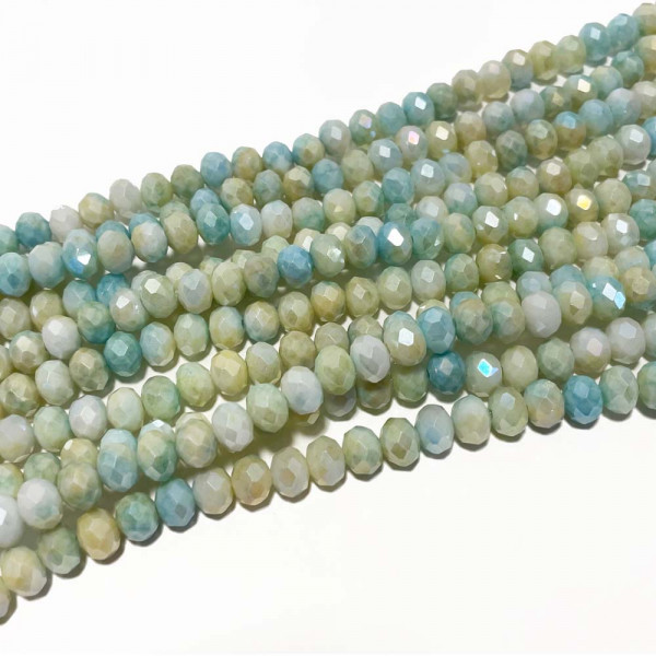8 mm.Perles verre facettes opaques bleuet. 66 p.
