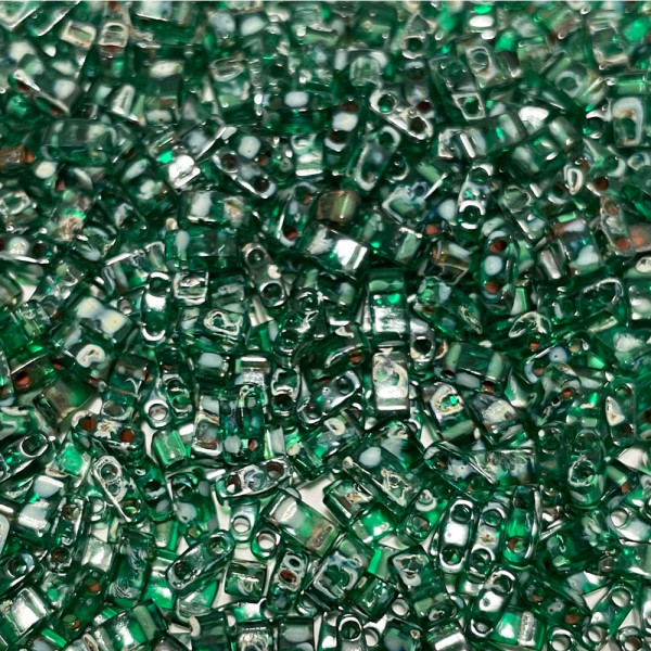 5 g. Perles Miyuki half tila vert transparent picasso. 4507