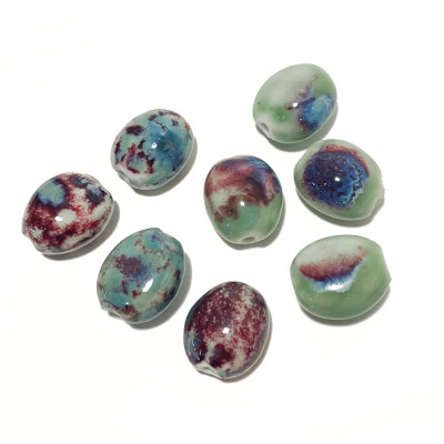 20 mm. Perle galet en céramique. 2 couleurs