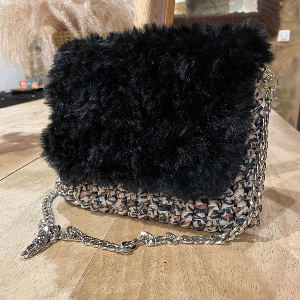 Sac au crochet porte épaule. Fourrure et léopard. 21*17 cm.