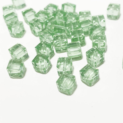 5 mm. Swarovski. 5 perles Cubes vert clair. 5601-609 5 mm. Swarovski. 5 perles Cubes vert clair. 5601-609