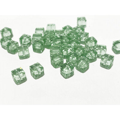 5 mm. Swarovski. 5 perles Cubes vert clair. 5601-609 5 mm. Swarovski. 5 perles Cubes vert clair. 5601-609