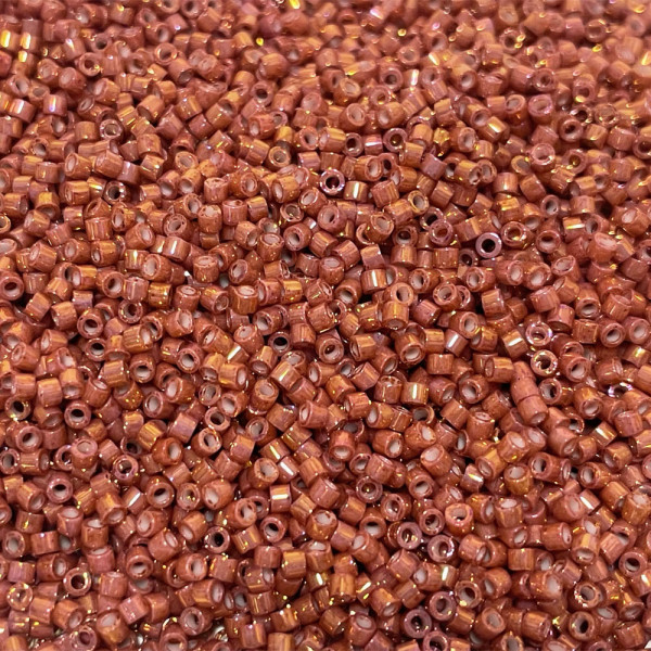5 g. Perles miyuki delica 11/0, vieux rose iris. 1016