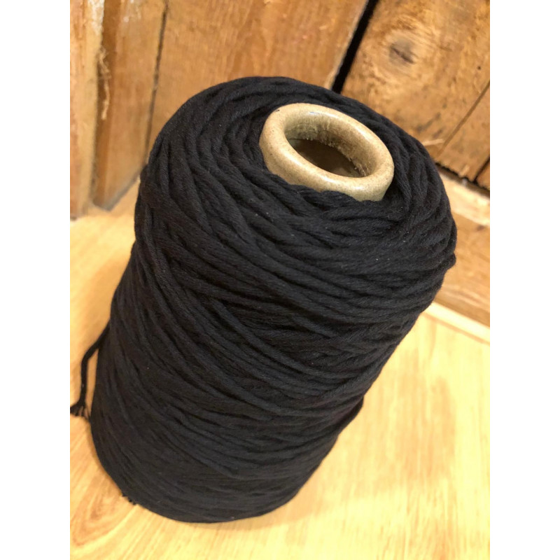 250 m, rouleau de fil coton 2 mm. Idéal crochet et macramé. Noir
