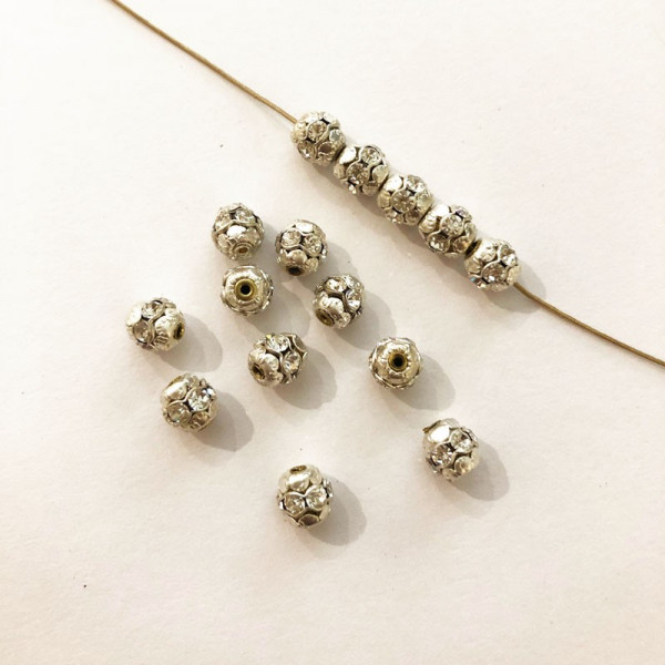 10 perles alliage et strass. 6 mm. Argenté