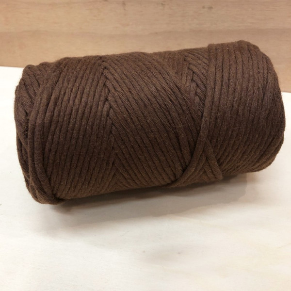 100 m. Coton peigné 4 mm couleur marron