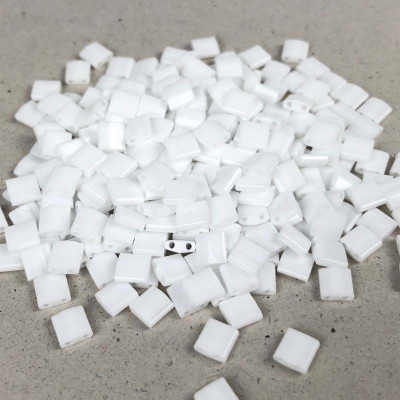 Tila beads, blanc opaque. 5*5*1,9 mm Tila beads, blanc opaque. 5*5*1,9 mm
