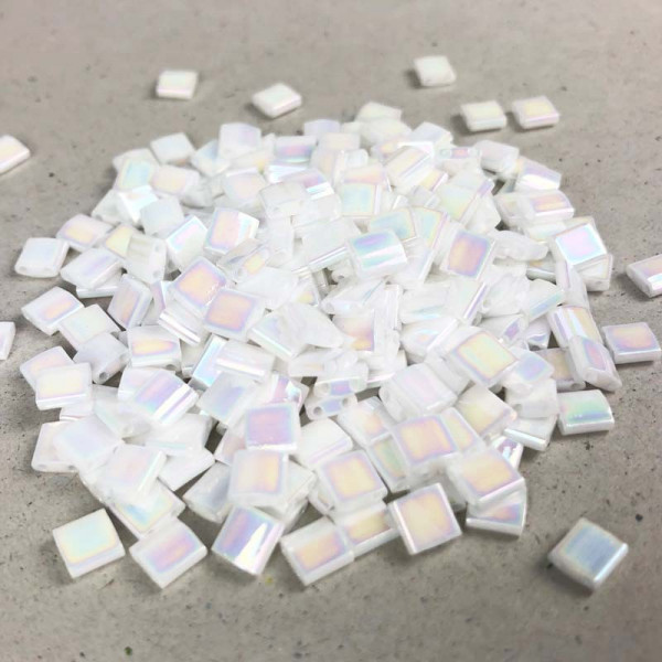 Tila beads, blanc irrisé. 5*5*1,9 mm. TL0471 White pearl AB