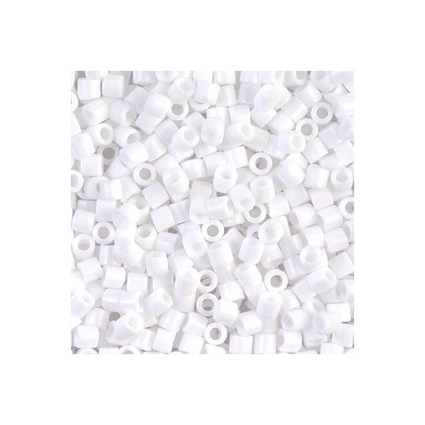 5 g, Miyuki delica 11/0, blanc opaque. DB0200 Opaque chalk white
