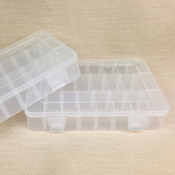 24 cases, boite couvercle plastique, 20*16*4 cm