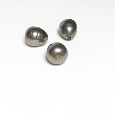 15 mm.  3 Perles façon perle de culture. Poire
