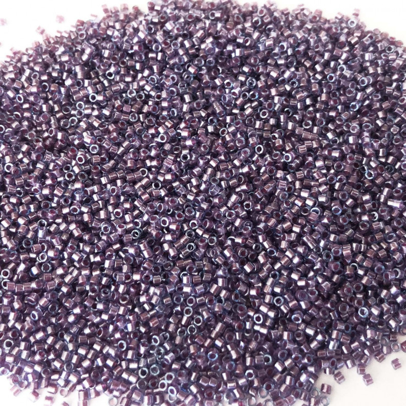 5 g, Miyuki delica 11/0, violet brillant. DB0922