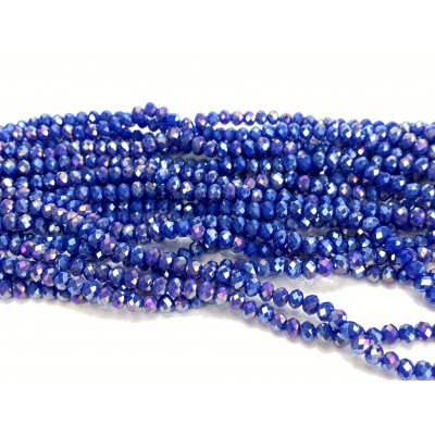 Perles en verre facetté bleu roi brillant. Le fil