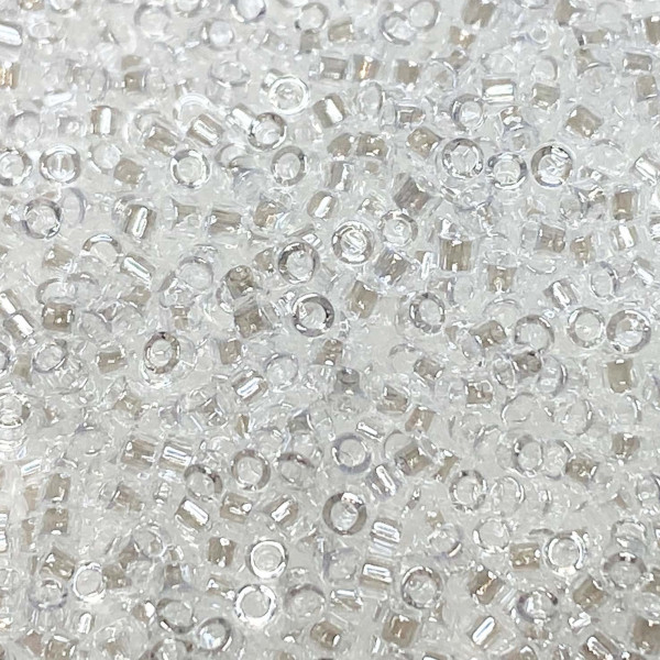 5 g, perles Miyuki delica 11/0, cristal. DB0050