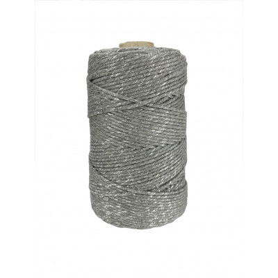 200 m. Coton peigné 2,5/3 mm, gris argenté