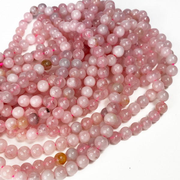 6 mm, perles en quartz rose naturelle. Le fil 43-46 p.