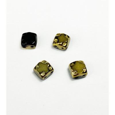 4 perles carrées 6*6 mm avec 4 trous, lnoir et doré.