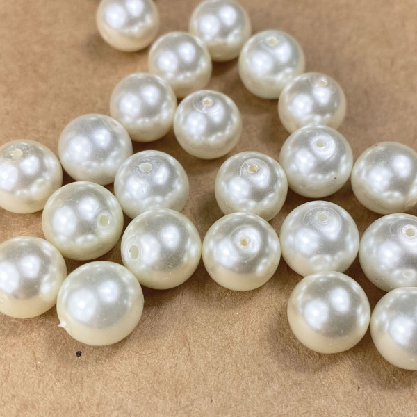 20 ou 10 perles 10 ou 15 mm. Verre nacré ivoire
