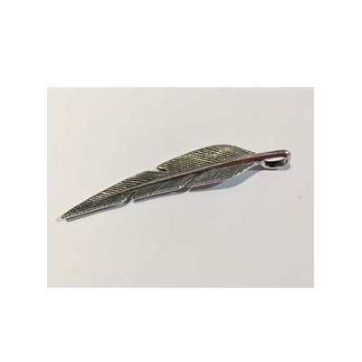 Pendentif plume, métal, 7 cm