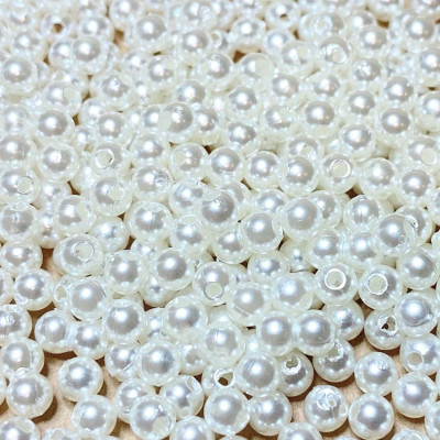 4 mm, acrylique ivoire. 200 perles - 6 G