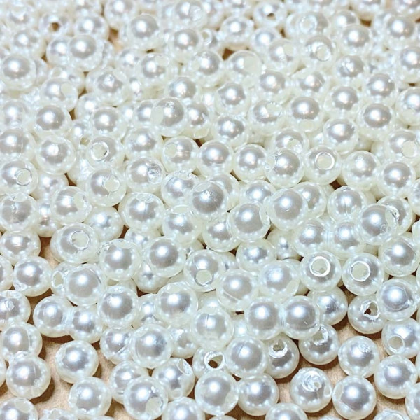 4 mm, acrylique ivoire. 200 perles - 10 G