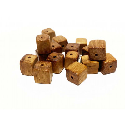 10*10 mm. 15 Cubes en bois