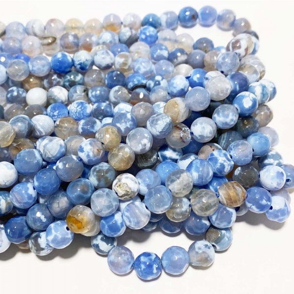 8 mm, perles agate bleuet à facettes. Fil env. 46 p.