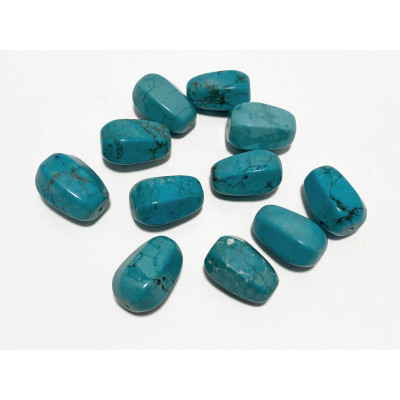 22 mm. Larme ovale howlite synthétique. Turquoise.