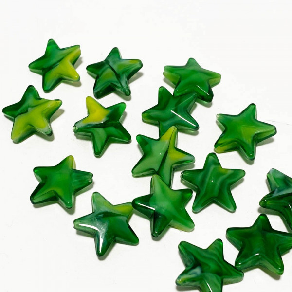 15 mm. Perle en verre étoile vert/jaune.