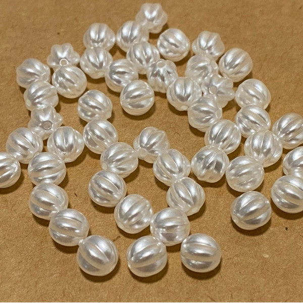 8 mm. 50 perles citrouille acrylique ivoire