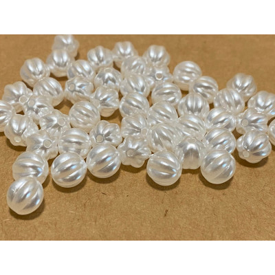 8 mm. 50 perles citrouille acrylique ivoire