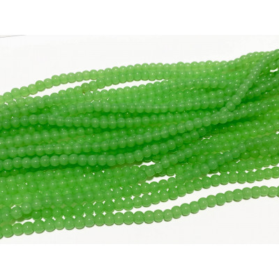 6 mm, perles rondes en verre vert. Fil env. 60 p