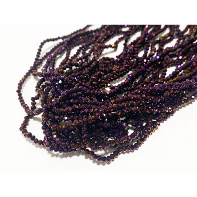 3 mm. Perle en verre violet électroplaqué. Env. 123 p.