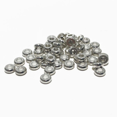 4*2 mm, 40 perles rondelles laiton argenté.